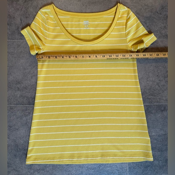 Scoop neck tee. Yellow with white stripes. Old Navy. Small. - Picture 5 of 7